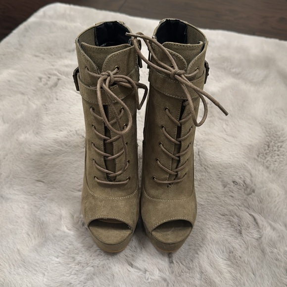 JustFab heels - Picture 2 of 5